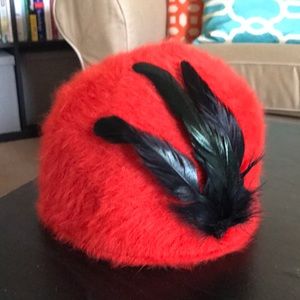 Super Chic H&M Red Angora Hat w Faux Black Feather